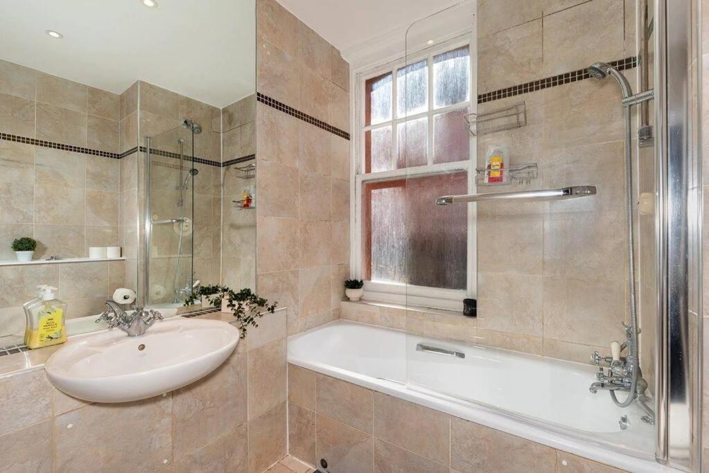 Discover London Central 2 Bedroom In Kensington Luaran gambar